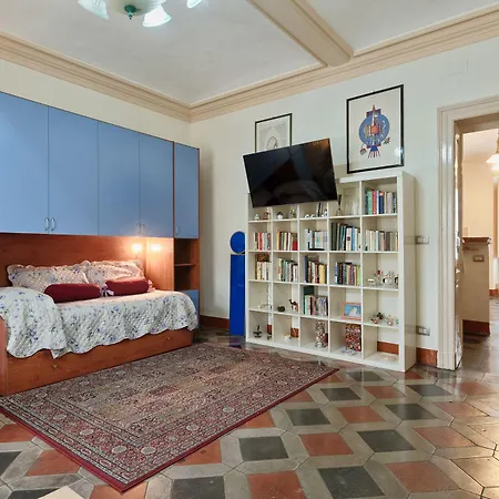 Porta Nuova Roomy Flat Turin
