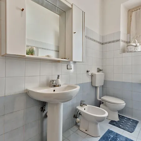Porta Nuova Roomy Flat Appartement Turin