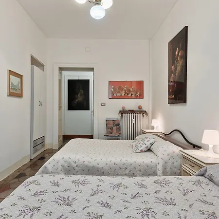 Porta Nuova Roomy Flat Turin
