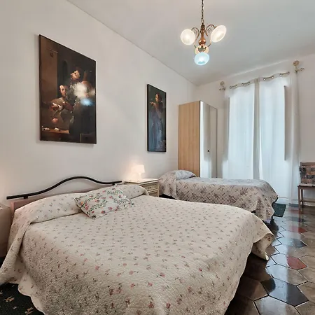Porta Nuova Roomy Flat * Turin